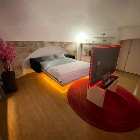 Отель Habitacion En Centro De Барселона Экстерьер фото