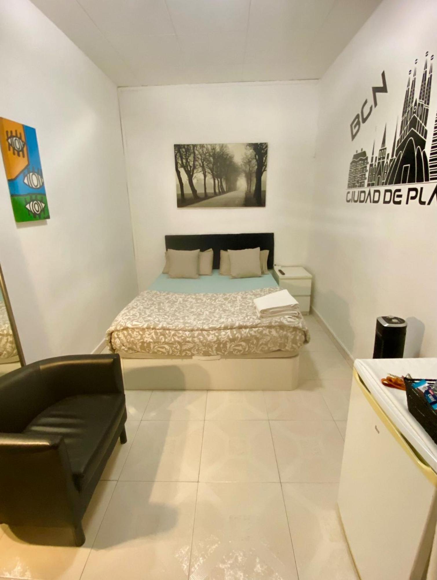 Отель Habitacion En Centro De Барселона Экстерьер фото